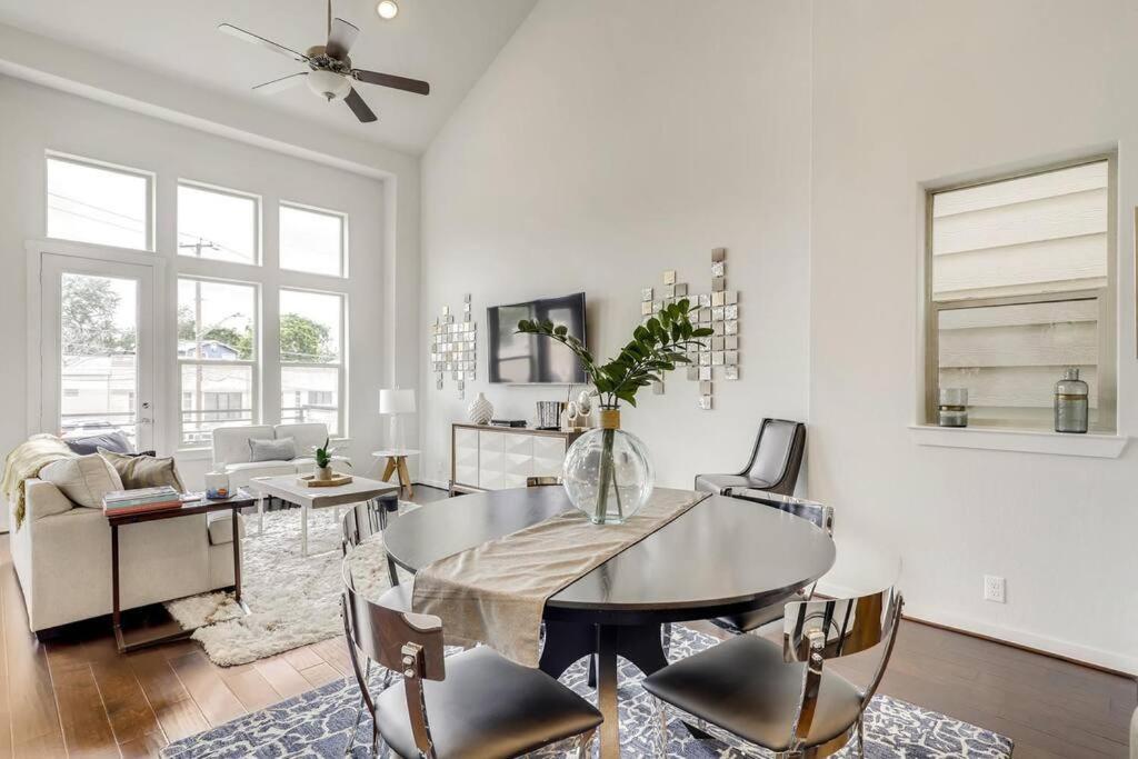 Gorgeous 4 Bed Home On St Mary'S - Minutes To Riverwalk/Pearl San Antonio Exterior photo